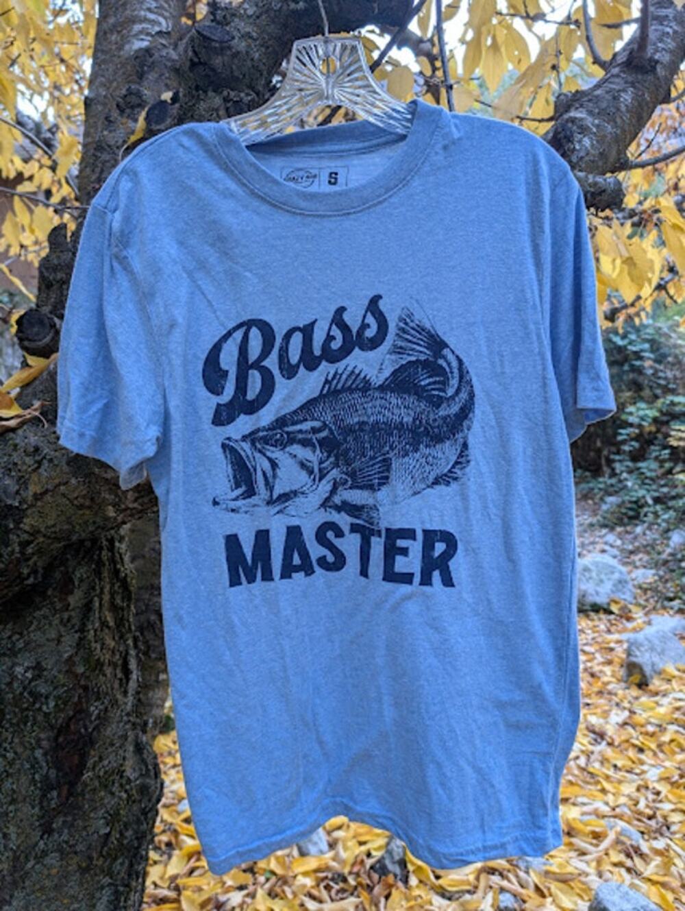 CRAZY DOG T-SHIRT:  mens size small fishing graphic lake river "Bass Master"